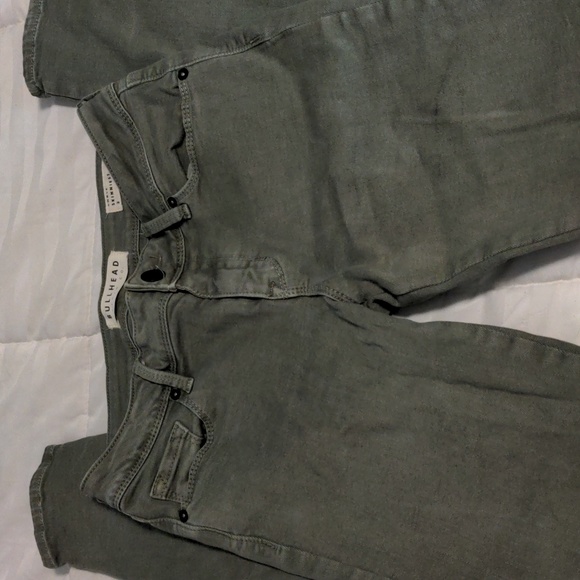 Olive Green Bullhead Skinny Jeans with ankle zipper.  Size 3 ankle - Picture 1 of 16